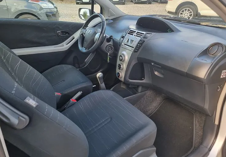 Zunanja slika - Toyota Yaris - 1.3 VVT-i SLOVENSKO POREKLO - BREZ POLOGA - 8