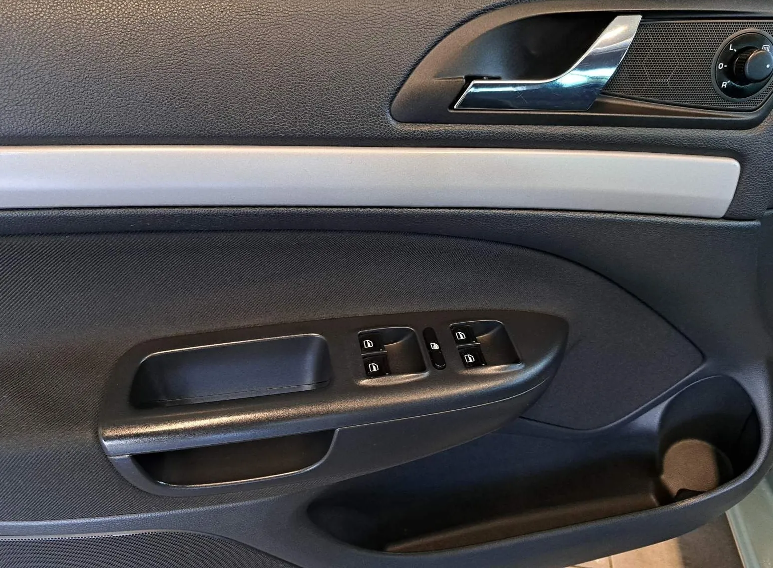 Zunanja slika - Škoda Octavia - Combi 1.6 CR TDI DPF Active - 11