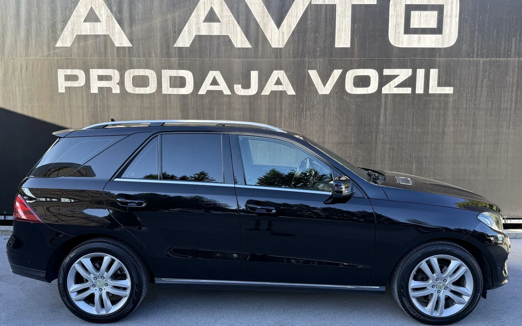 Zunanja slika - Mercedes-Benz GLE-Razred - GLE 250d-PANORAMA-360°-USNJE- NAVI-H K - 3