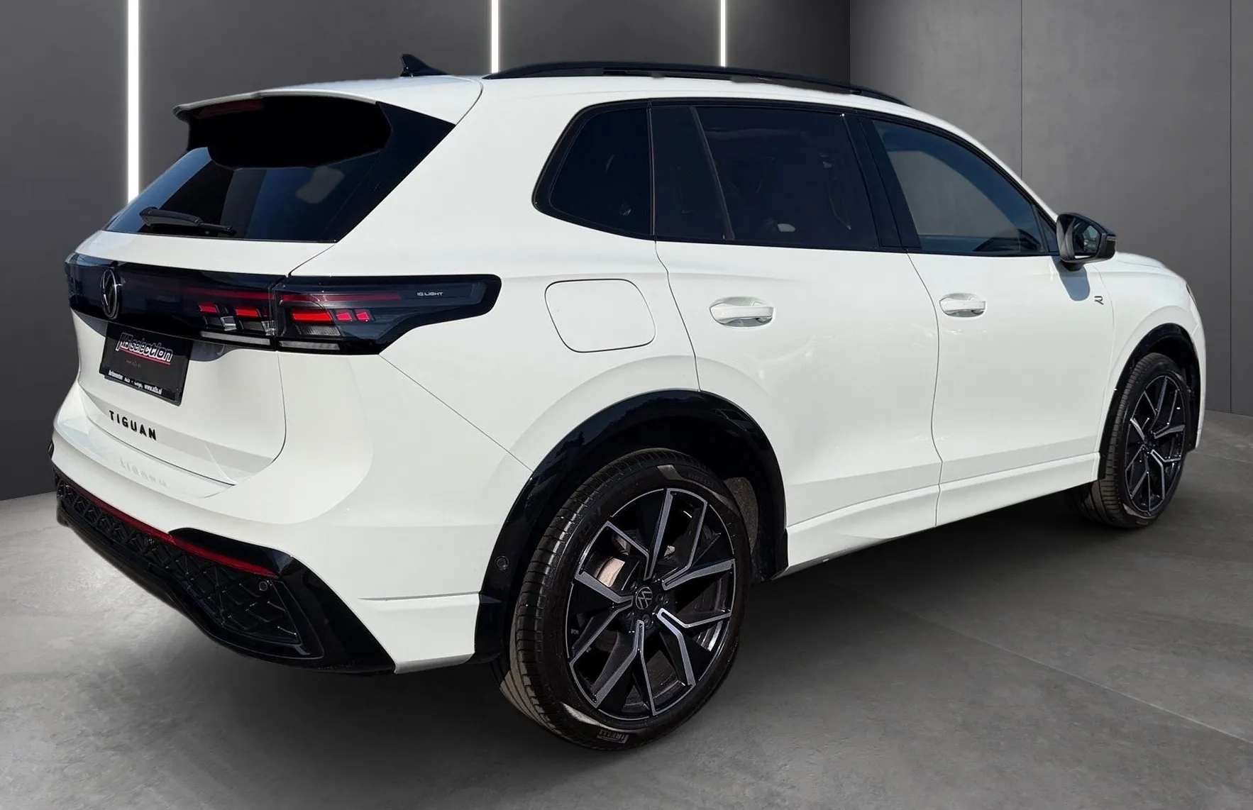 Zunanja slika - VW Tiguan - 2.0 TDI DSG R-Line  4Joy - 3