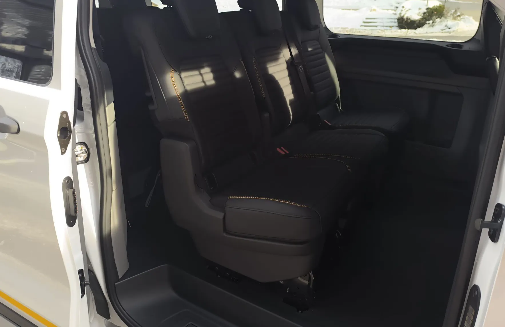Zunanja slika - Ford E-Transit Custom - Transit Custom KOMBI TRAIL 2.0 TDCi 170 KM A8 L2H1 AWD-ZALOGA - 13