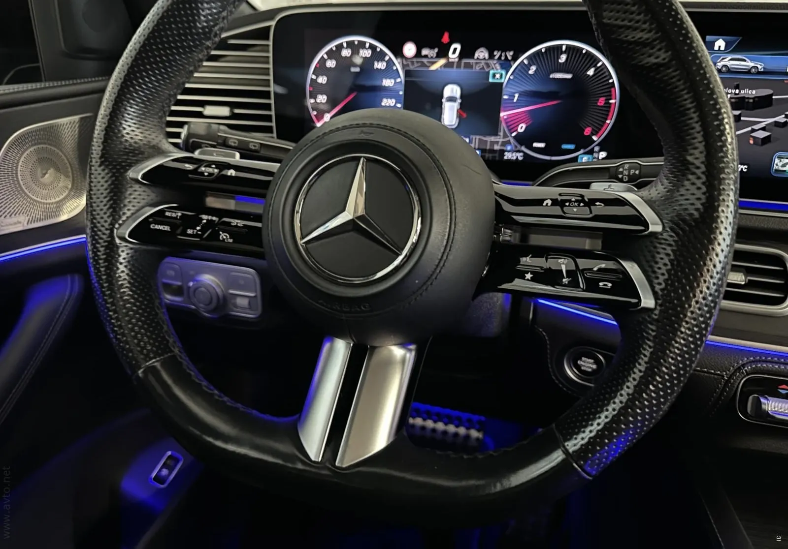 Notranja slika - Mercedes-Benz GLE-Razred - 450d|4Matic|AMG|Pano|Zračno|HUD|ACC|Hlaj|Burm|360 - 10