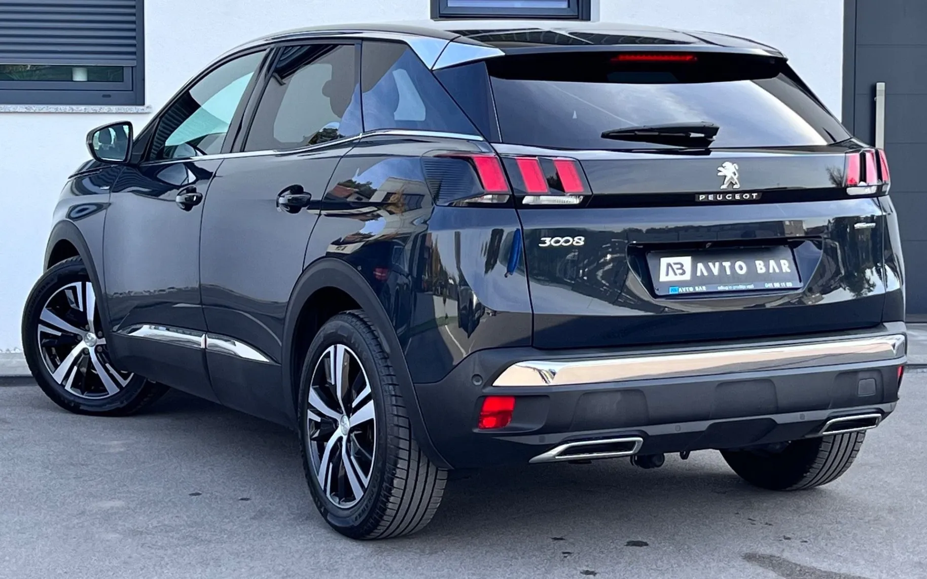 Notranja slika - Peugeot 3008 - 1.5 BlueHDI+GT LINE+FULL LED+KAMERA+NAVI - 8