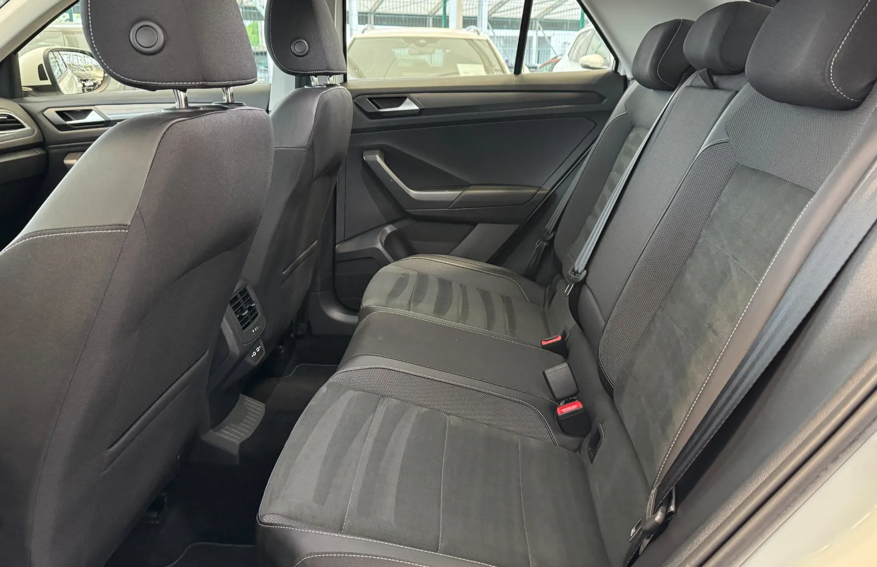 Zunanja slika - Volkswagen T-Roc - Style 2.0 TDI BMT DSG LED-KAMERA-NAVI-KEYLESS - 11