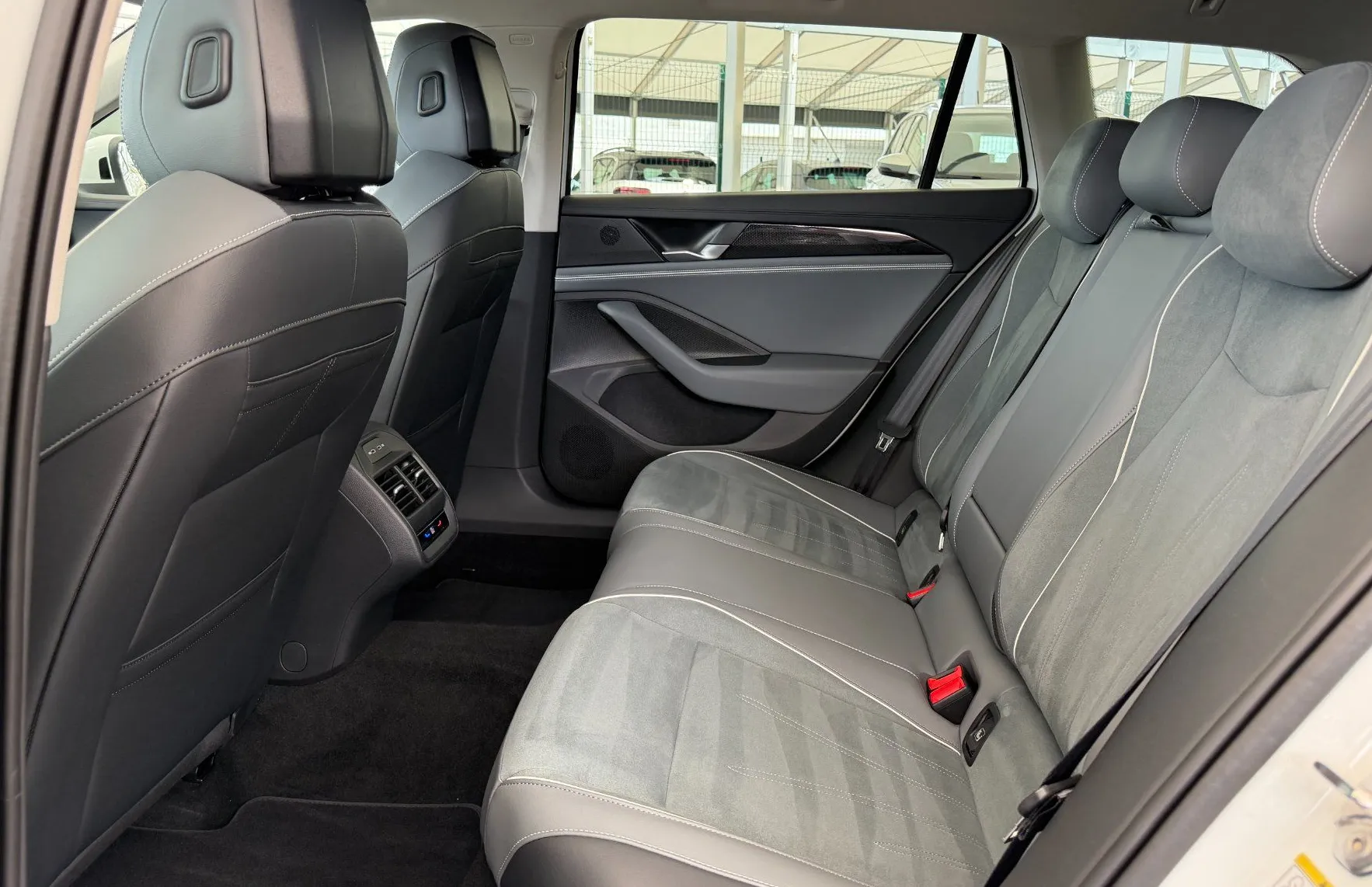 Zunanja slika - Volkswagen Passat - Variant Business 1.5 eTSI DSG - 10
