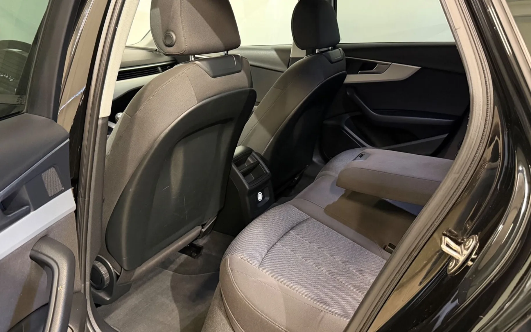 Notranja slika - Audi A4 Avant - 2.0 TDI-BI-XENON-LED-NAVI-TEMPOMAT-PDC - 12