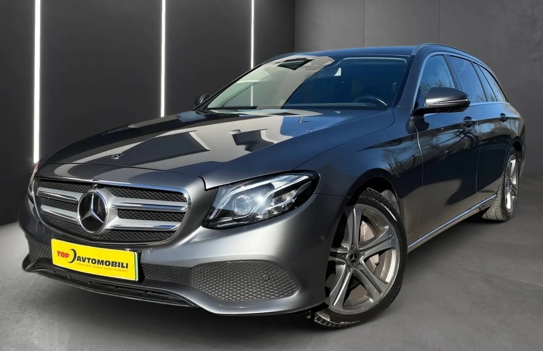 Zunanja slika - Mercedes-Benz E-Razred - E 350d FULL LED NAVI TEMP 360°KAM PDC GR.SEDEŽEV . - 1