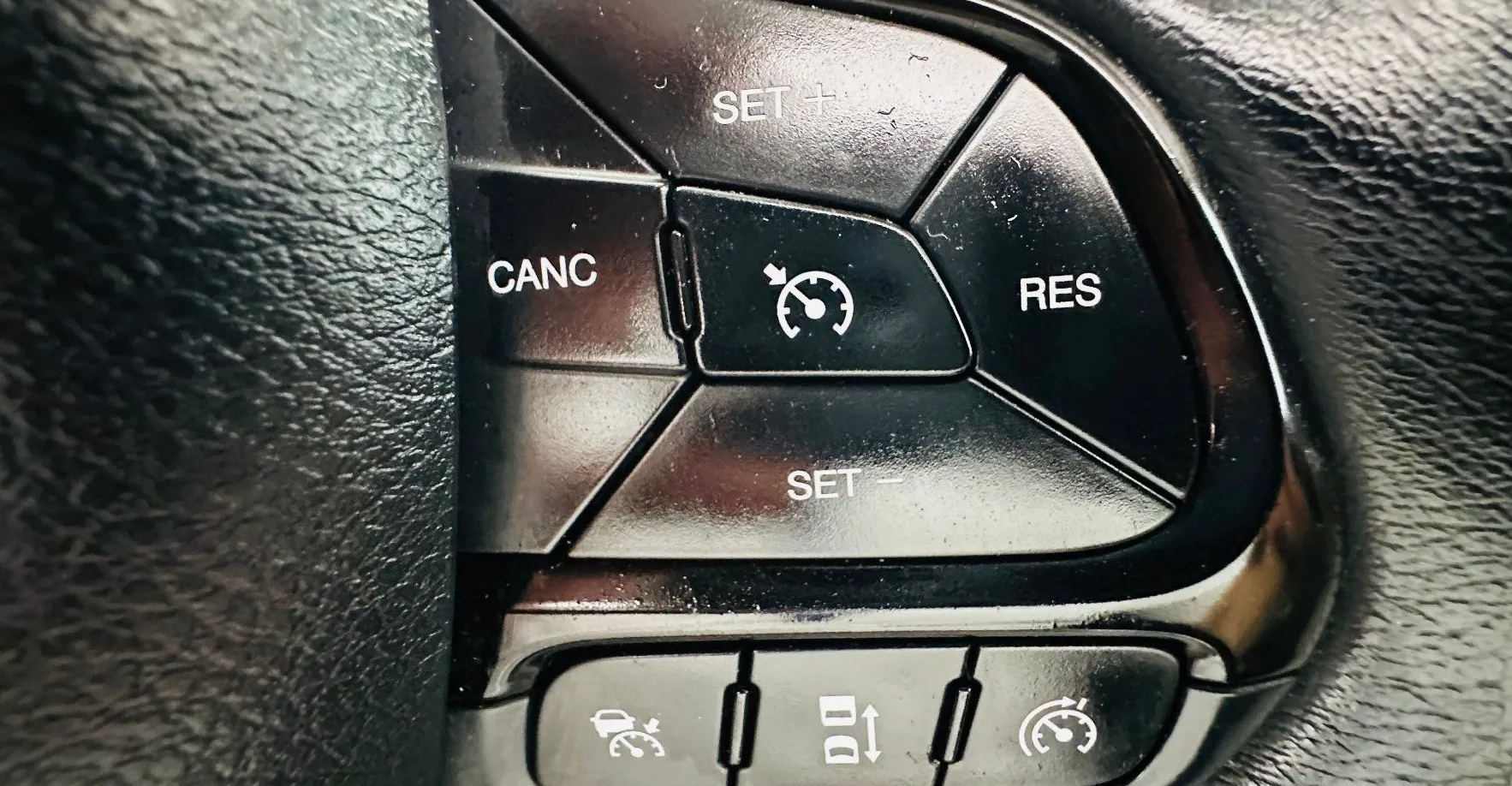 Zunanja slika - Jeep Renegade - 1.3 T-GDI 4xe PLUG-IN.NEMŠKI+4ALU.4X4.NAVI.ACC.TOP - 2