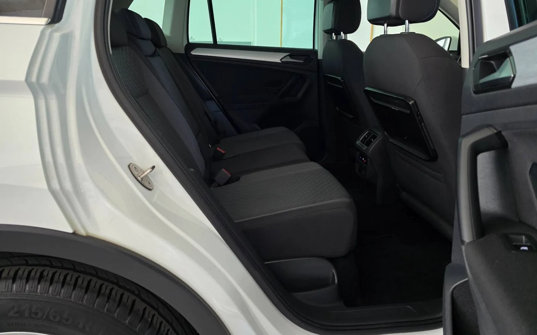 Notranja slika - Volkswagen Tiguan - 2.0 TDI BMT Comfortline - FULL LED.navi.kamera.ACC - 16