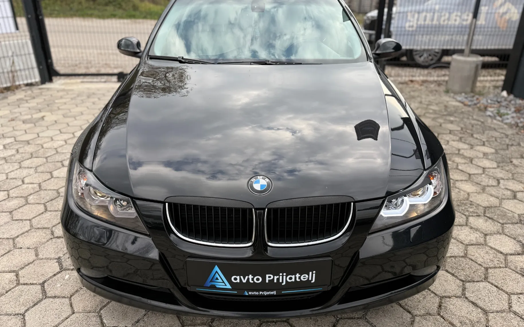 Zunanja slika - BMW Serija 1 - 320d | Usnje | Navi | TOP OHRANJEN - 3