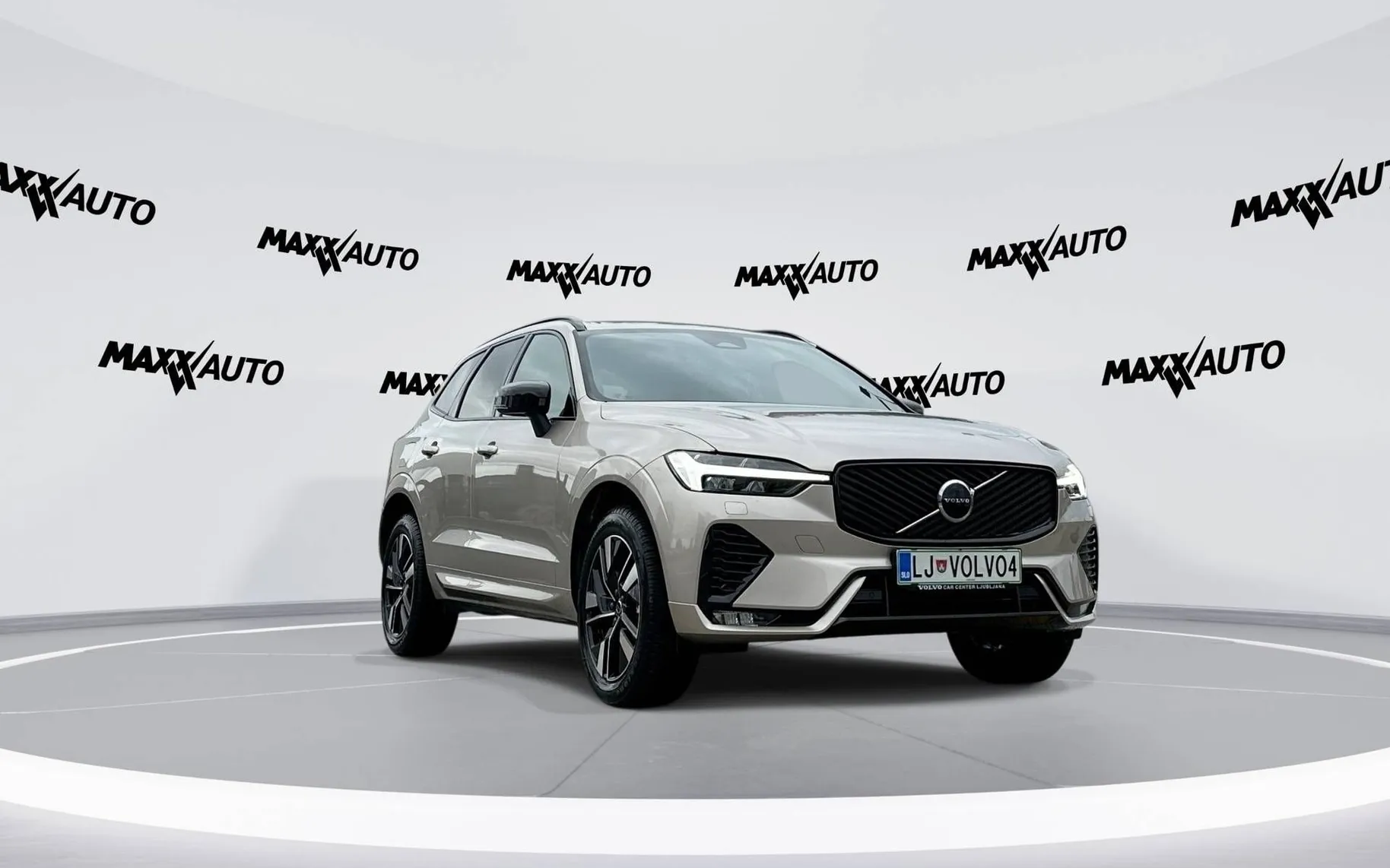 Zunanja slika - Volvo XC60 - B5 P AWD Plus Dark Avt. - 3
