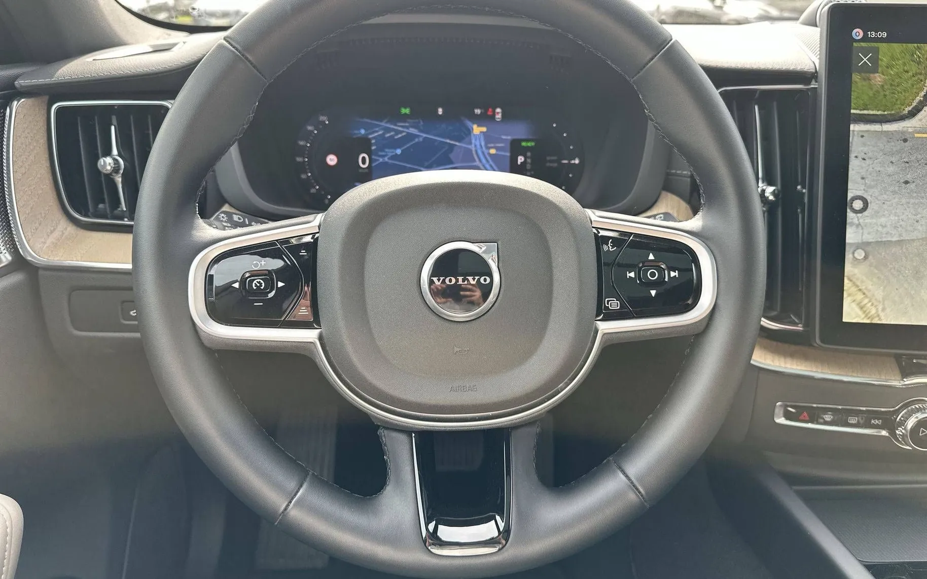 Notranja slika - Volvo XC60 - T8 AWD Recharge Twin Engine Ultra Dark Avt. - 14