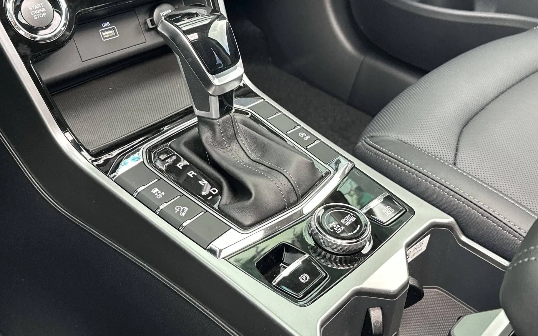 Notranja slika - KG Mobility Korando - 1.5 T-GDI Premium 4WD AT... - 19