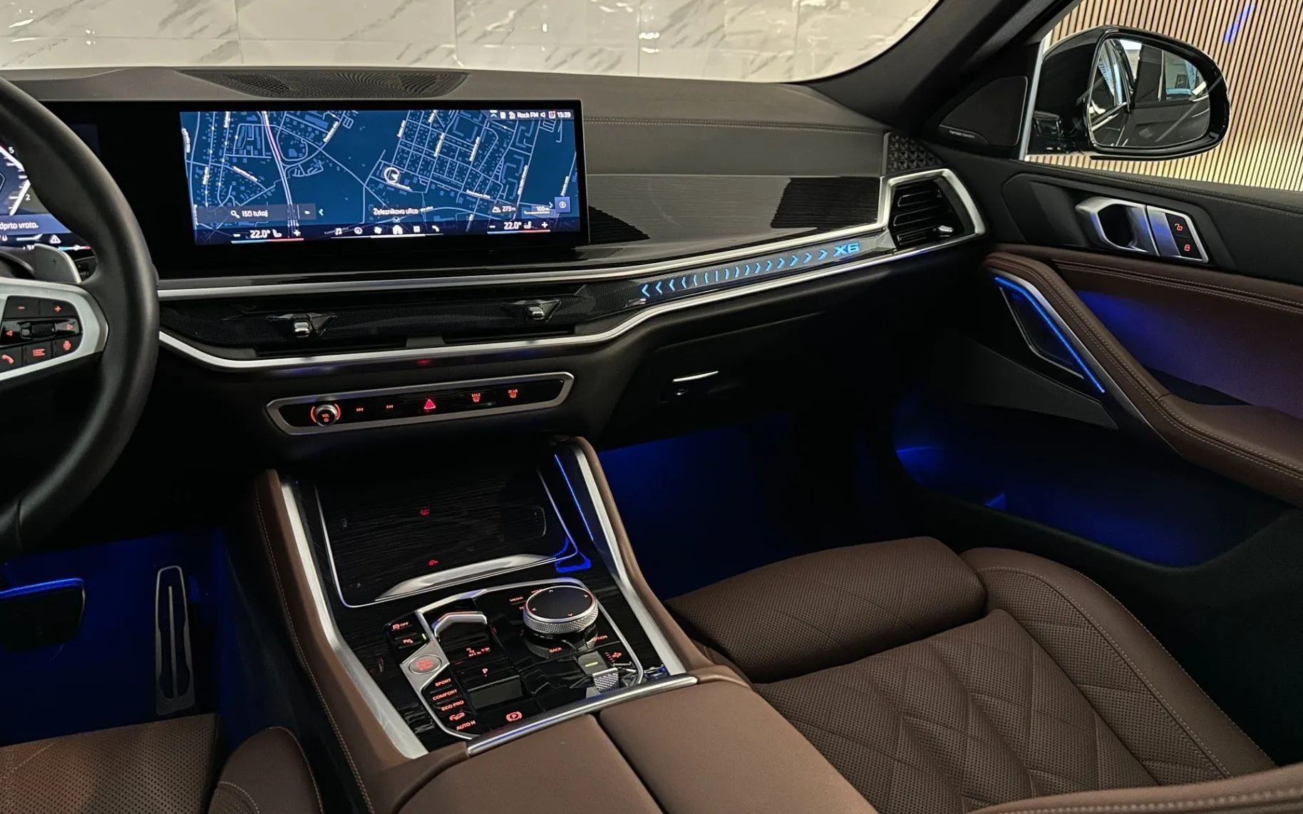 Notranja slika - BMW serija X6: - xD30d|M-Pro|Pano|SoftC|R22|Kljuka|Zračno|Harman| - 12