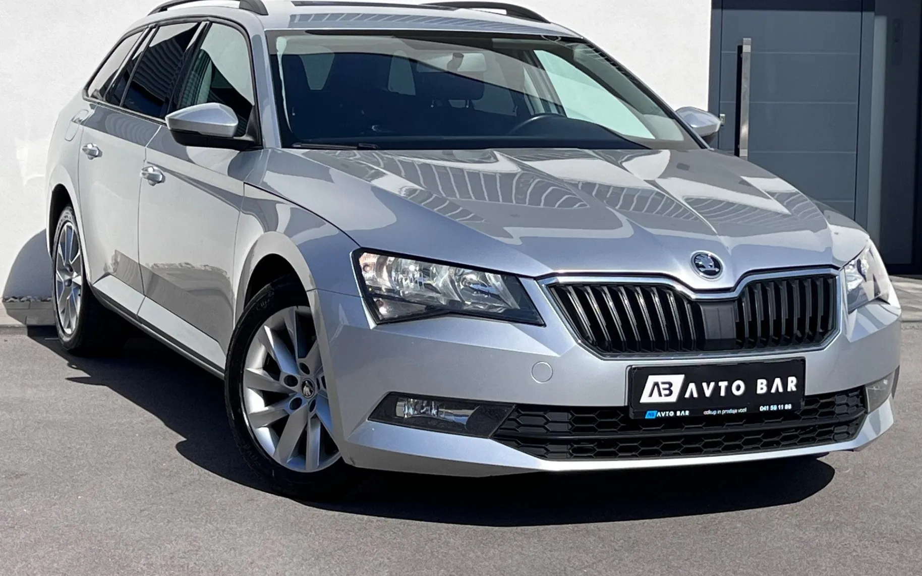 Zunanja slika - Škoda Superb - 2.0 TDI+ALU+TEMP+USB... - 3
