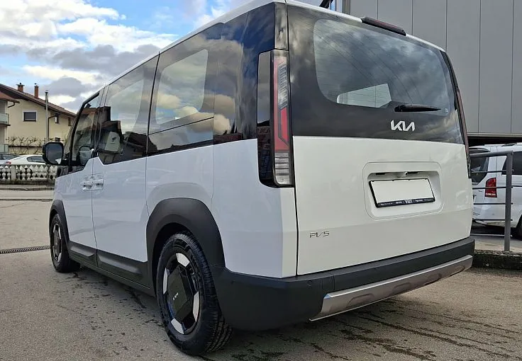 Zunanja slika - KIA PV5 - 71.2 kWh baterija 120 kW 163 KS  Quantum - 6
