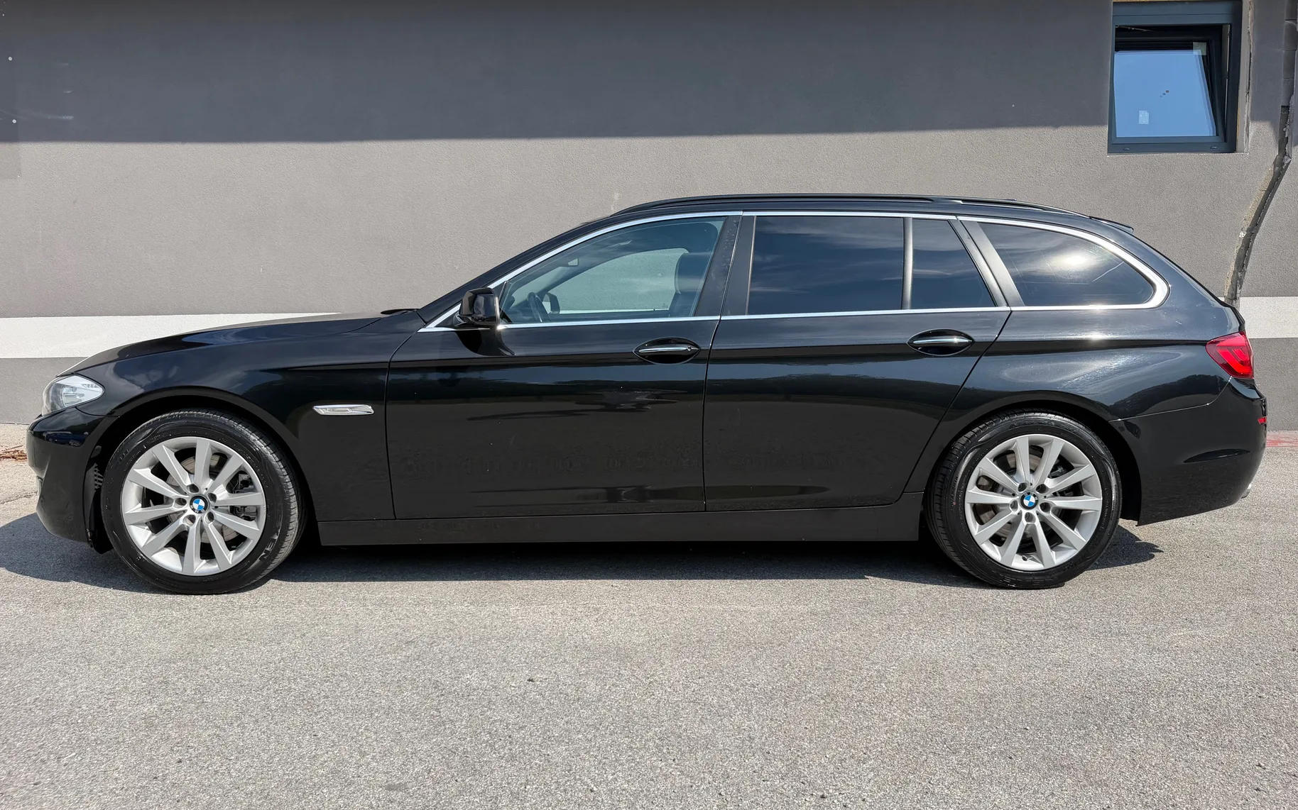 Zunanja slika - BMW Serija 5 - 520D AUT. 2.LASTNIK GRETJE SED. NAVI - 2
