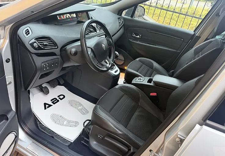 Zunanja slika - Renault Scénic - Grand Scenic dCi 130 Energy Bose Navi Alcantara TOP STANJE - 6