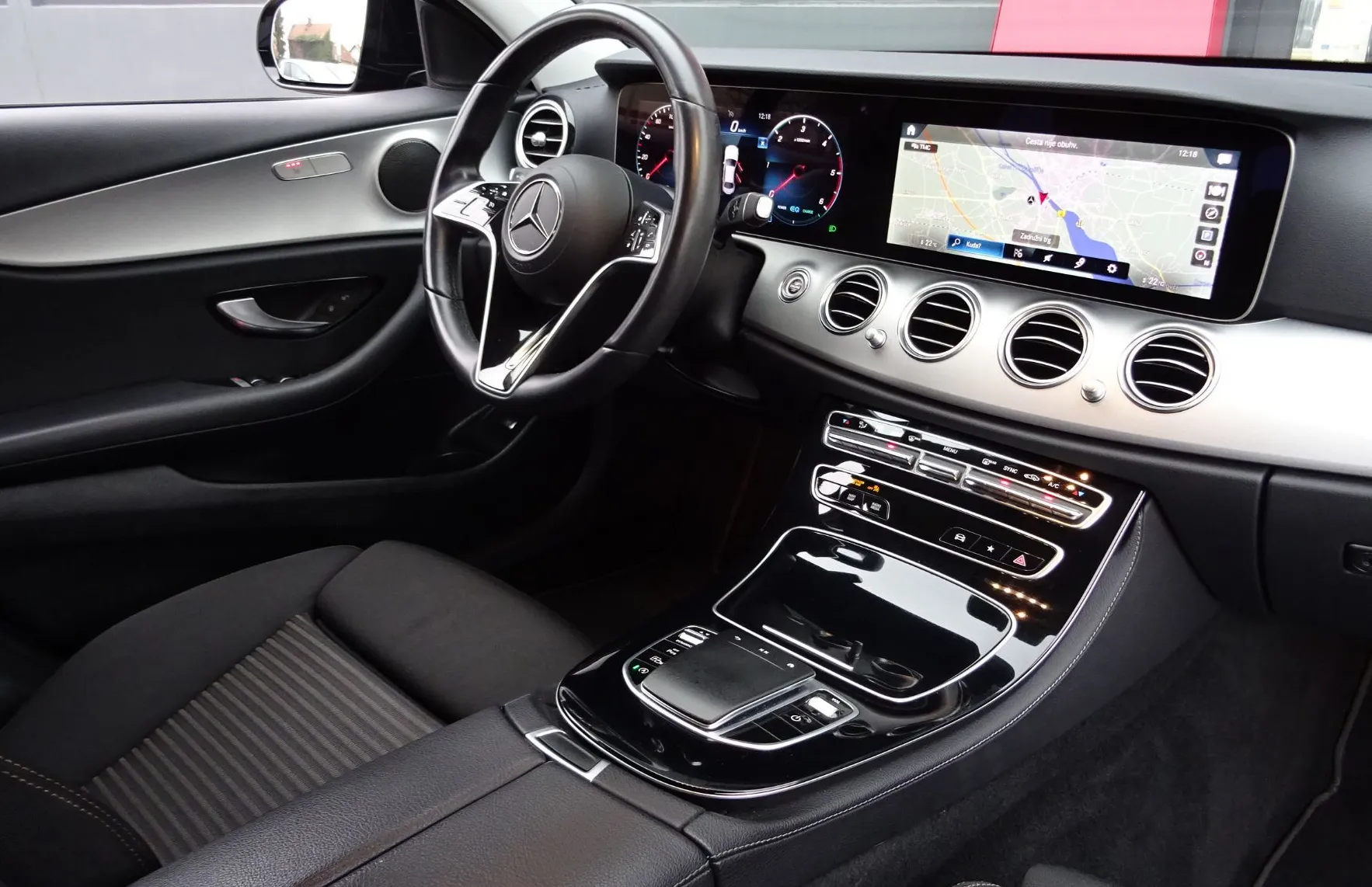 Zunanja slika - Mercedes-Benz E-Razred - E 220 d 9G TRONIC 200KM - LED - NAVI - 18 COL - - 11