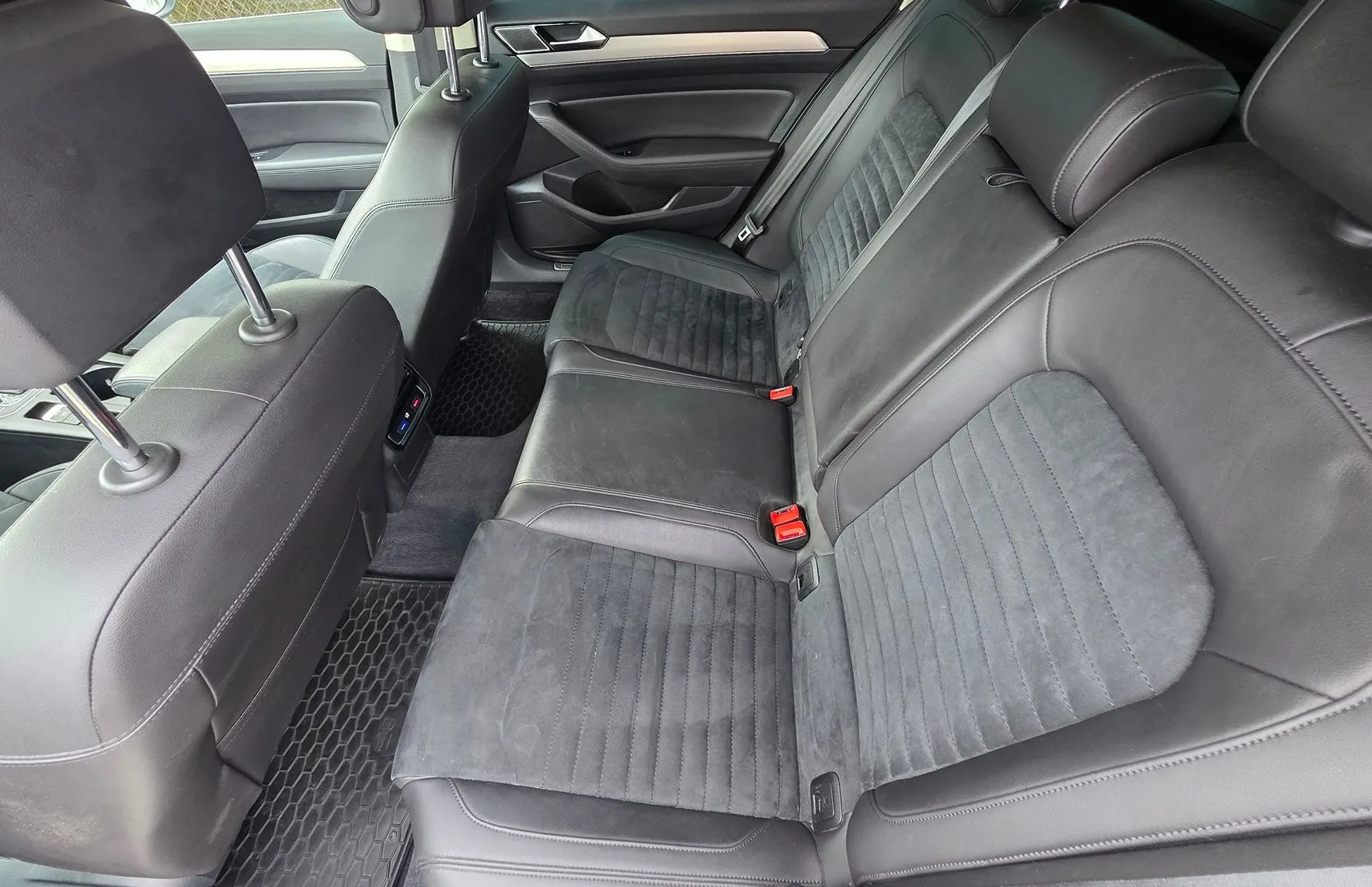 Zunanja slika - Volkswagen Passat - Variant 2.0 TDI BMT HIGHLINE DSG LED-NAVI-GRETJE SŽ-ALU - 14