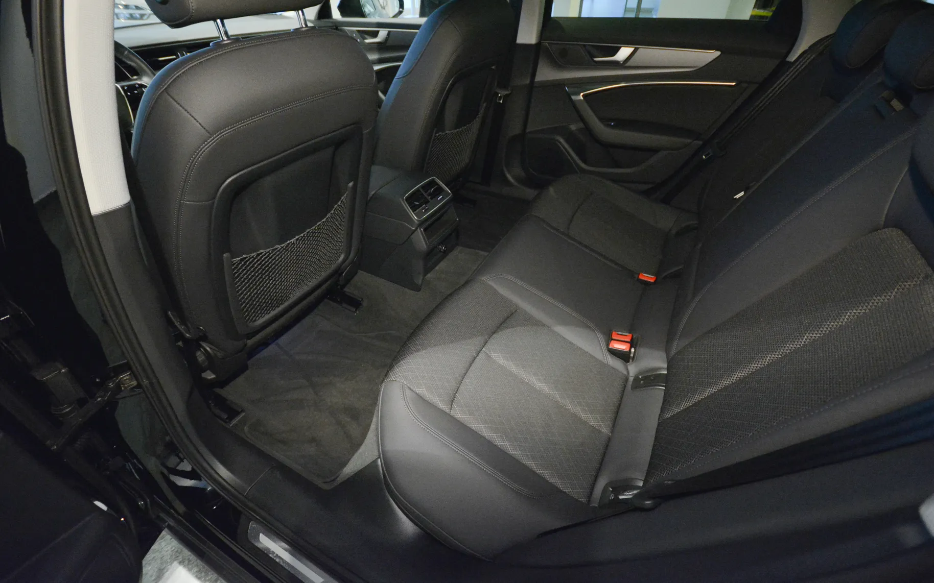 Notranja slika - Audi A6 - Allroad 40TDI quattro Stronic ACC-ZRAČ.VZMETENJE-KLJUKA - 24