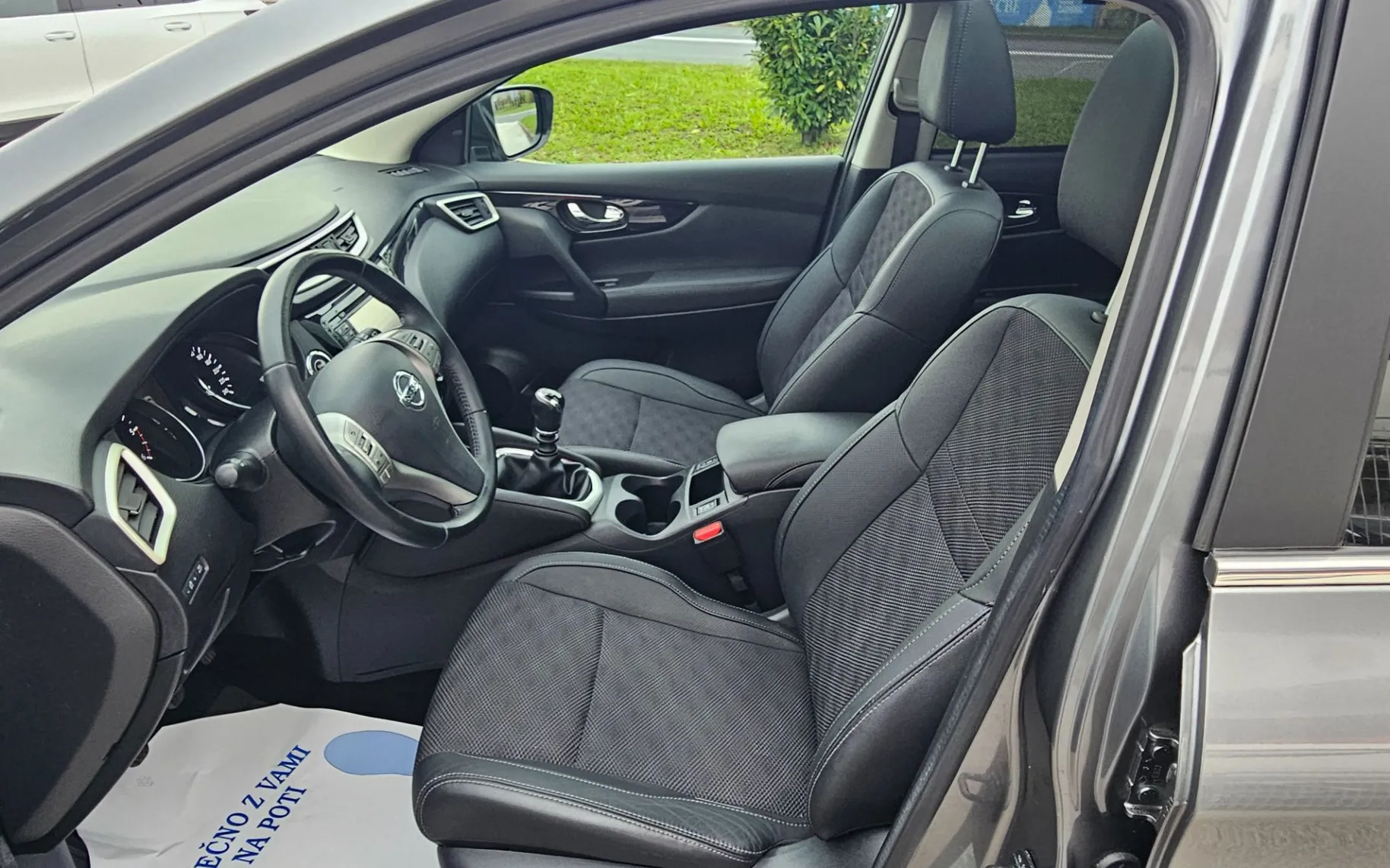 Zunanja slika - Nissan Qashqai - 1.6 dCi Visia, SLOVENSKI,360KAMERE,USNJE - 8