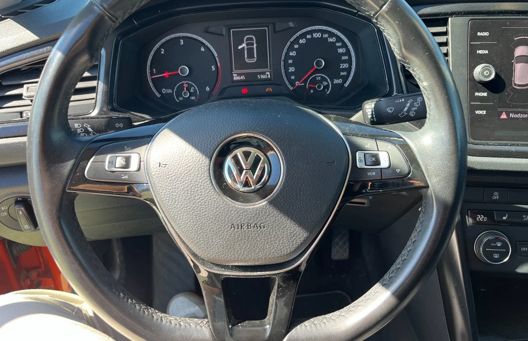 Zunanja slika - Volkswagen T-Roc - 1.6 TDI BMT 2X PDC. NAVI. SAMO 88.645 KM. - 13