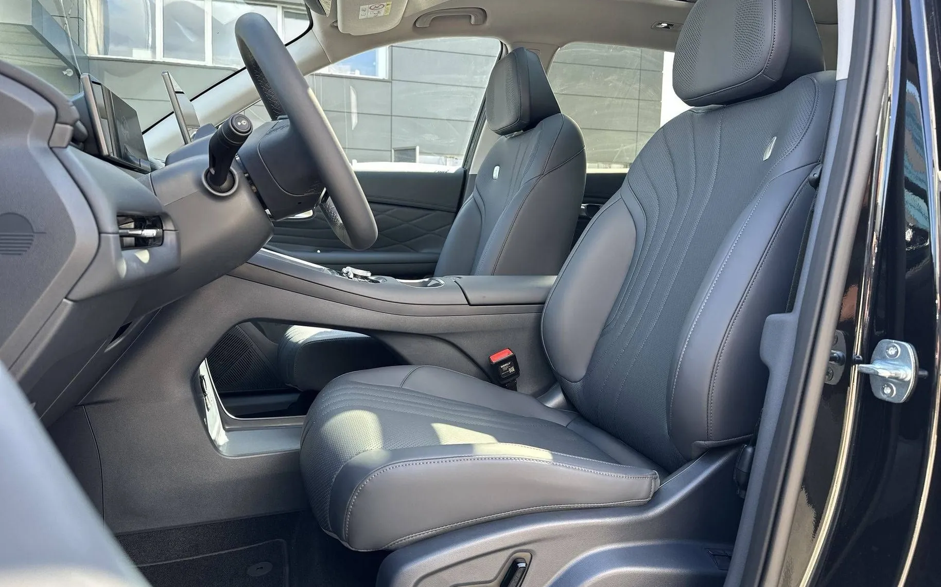 Notranja slika - Geely StarRay EM-i - Plug-In Hybrid 1.5 Max Avt... - 10