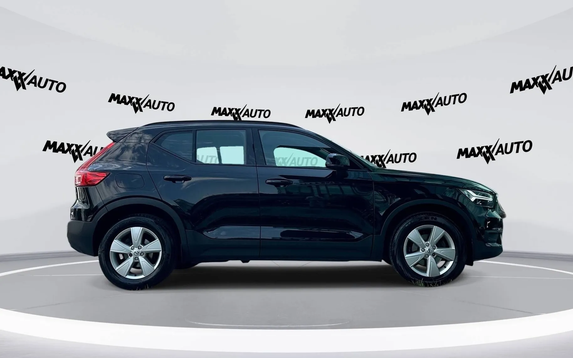 Zunanja slika - Volvo XC40 - T3 Momentum Avt... - 4