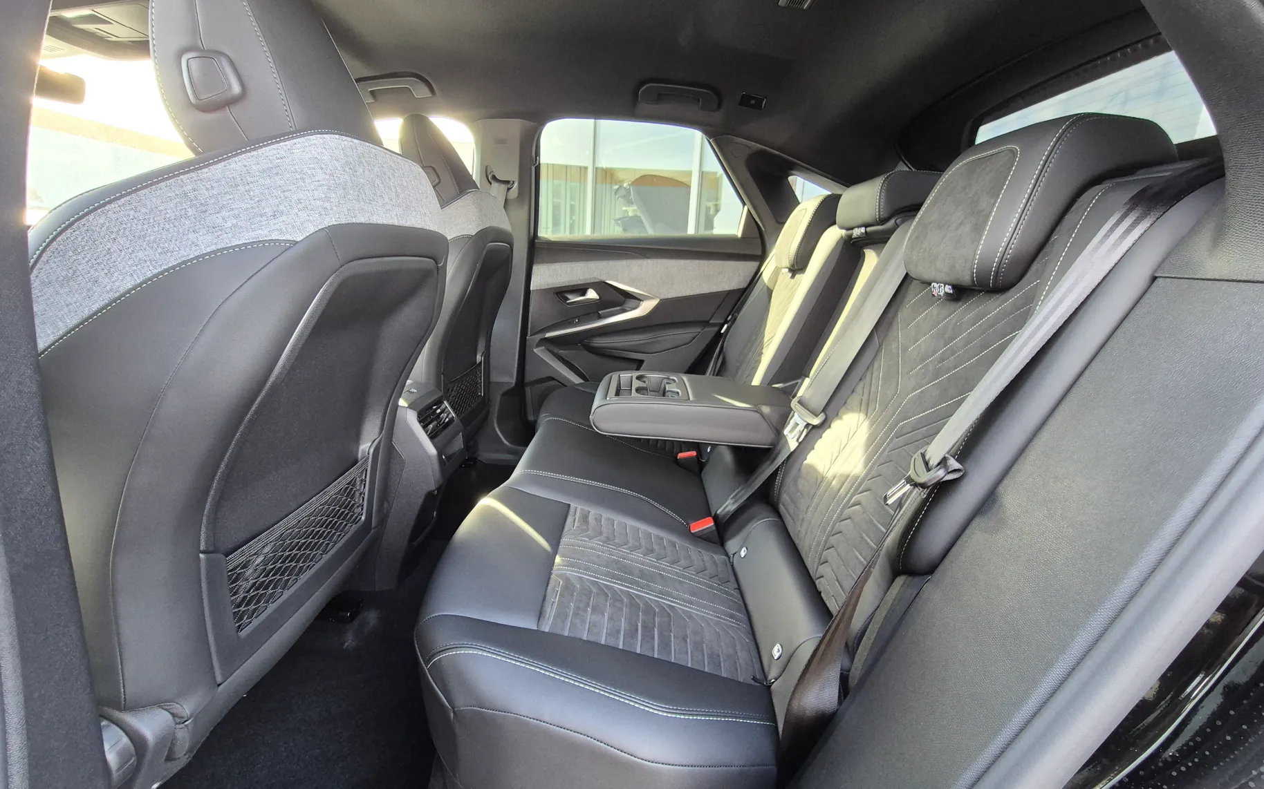 Zunanja slika - Peugeot 3008 - GT HIBRID 145 e-DCT6 €6.4 - NA ZALOGI - 10