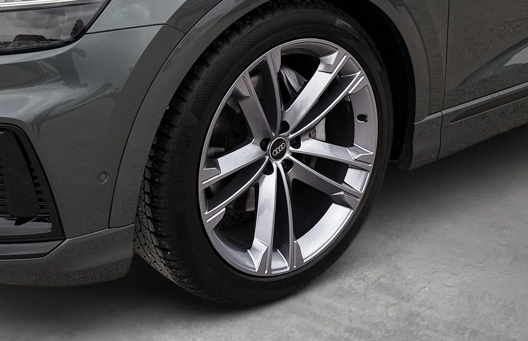Zunanja slika - Audi Q8 - 50 TDI Quattro-S Line-Zračno-22 COL-360kamera-Navi - 6
