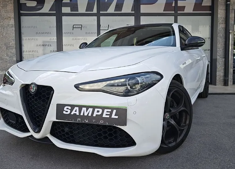 Zunanja slika - Alfa Romeo Giulia - 2.2 AT8 Q4 Veloce - AKT. TEMPOMAT - GRETJE VOLANA - 3