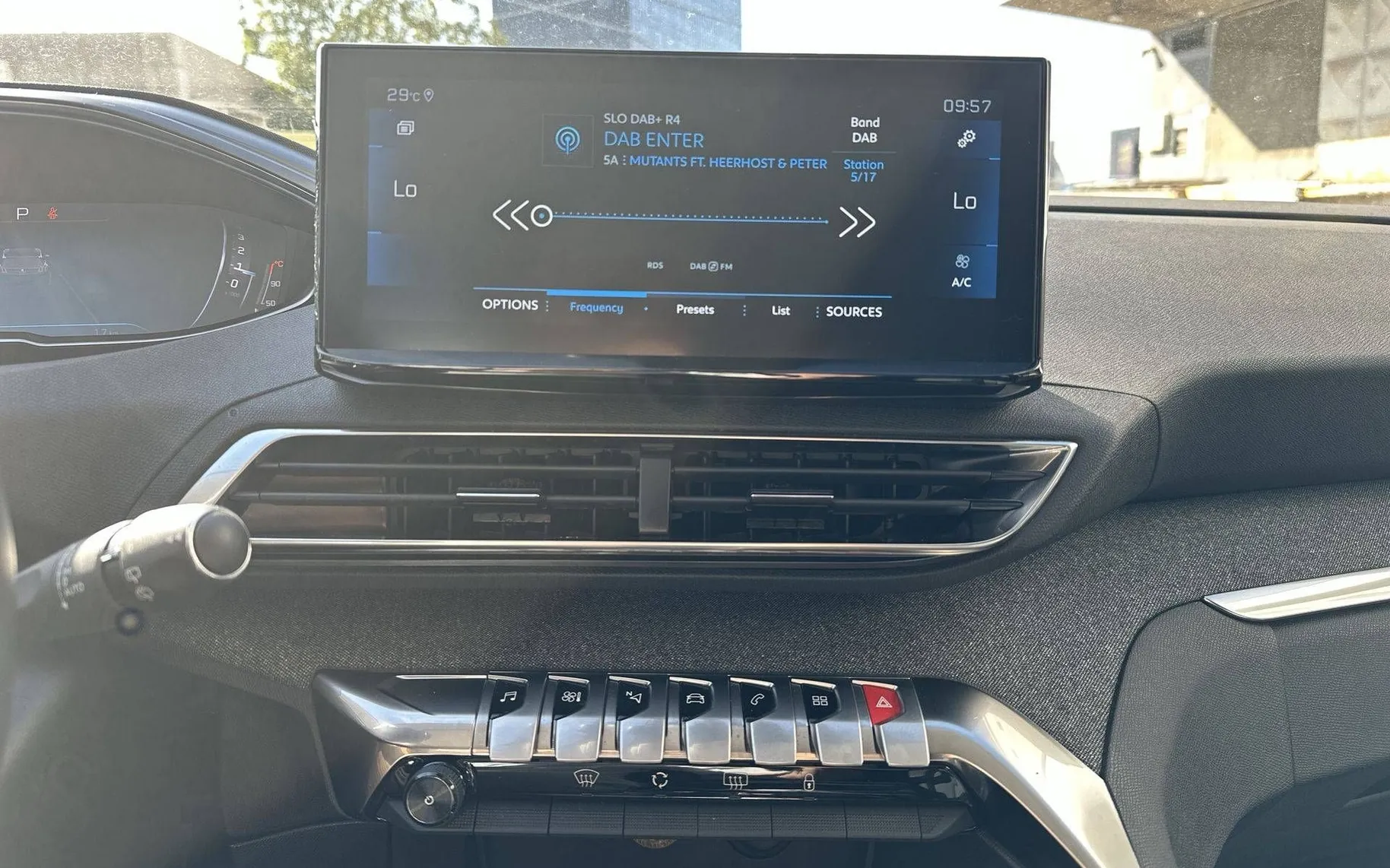 Notranja slika - Peugeot 3008 - 1.2 PureTech 130 S S Active Pack Avt. - 16