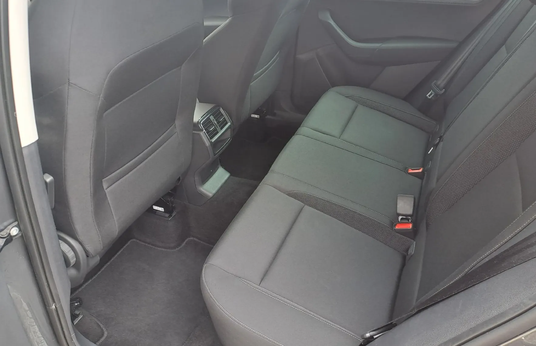 Zunanja slika - Škoda Karoq - 2.0 TDI Ambition DSG - 6
