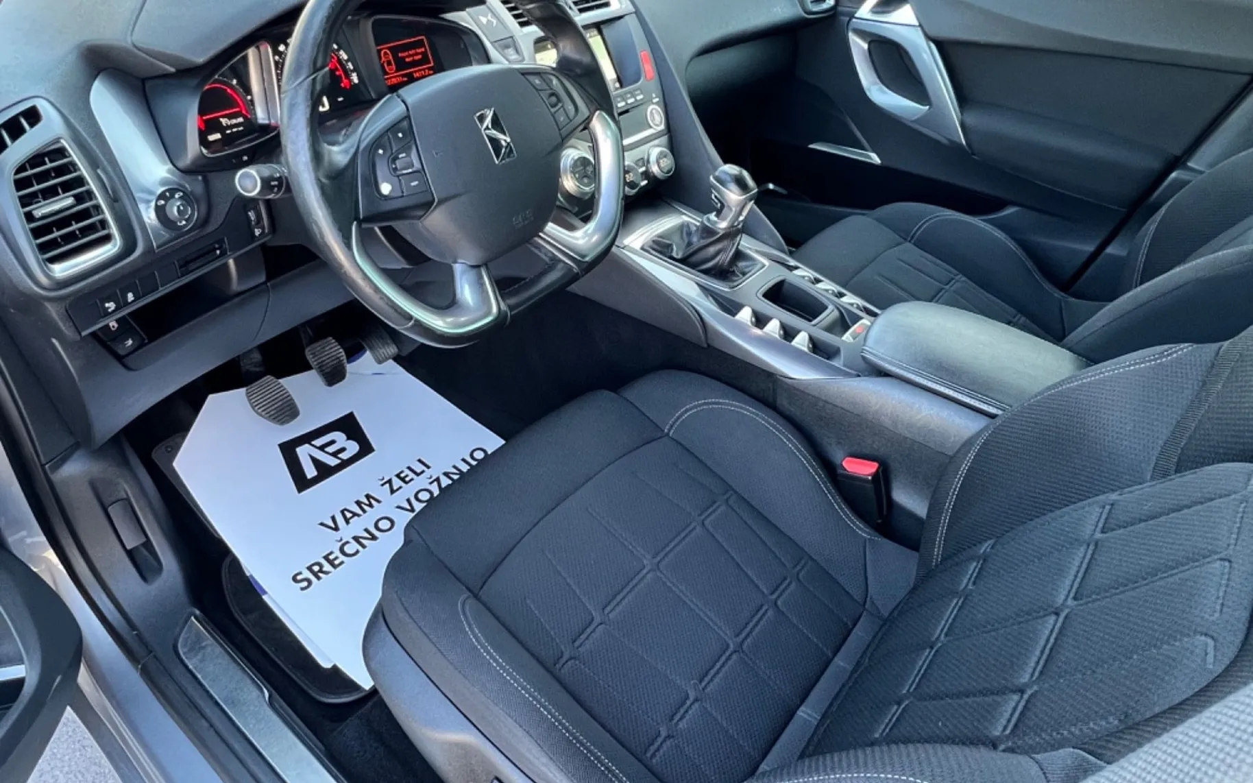 Notranja slika - Citroën DS5 - KOT NOV+NAVI+PANORAMA+ALU+PDC - 9