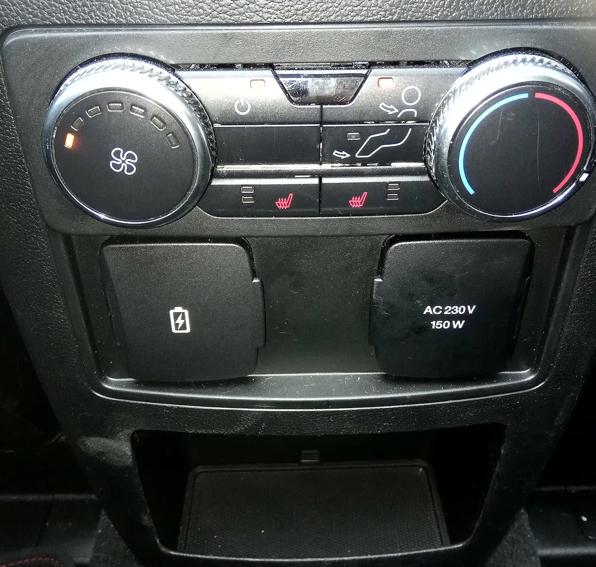 Zunanja slika - Ford Explorer - ST-LINE 3.0 PHEV AWD 440KM  A10 - 10