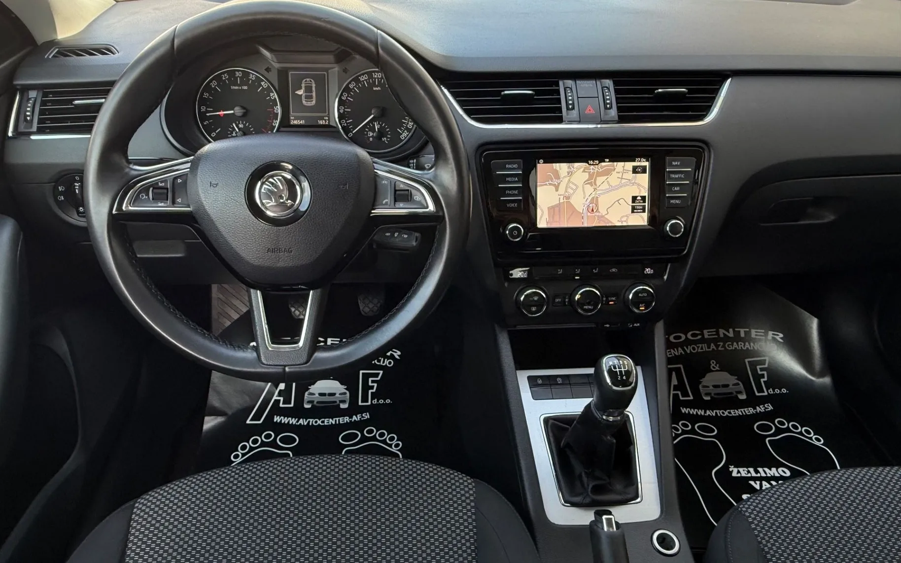 Notranja slika - Škoda Octavia - 1.6 TDI-NAVIGACIJA-LIZING ZA TUJCE-PDC-ODLIČEN- - 12