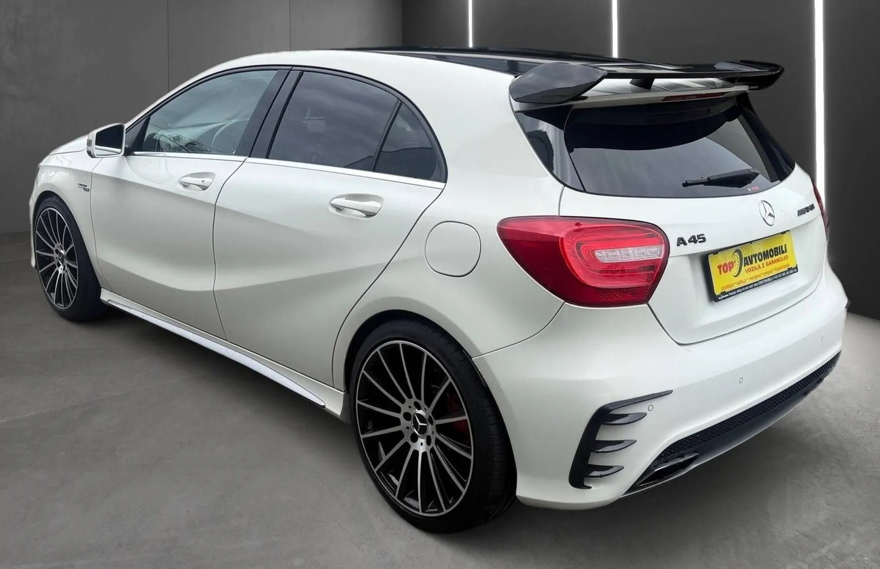 Zunanja slika - Mercedes-Benz A-Razred - 45 AMG 4MATIC XENON NAVI PDC TEM ŠPORTNI IZPUH - 5