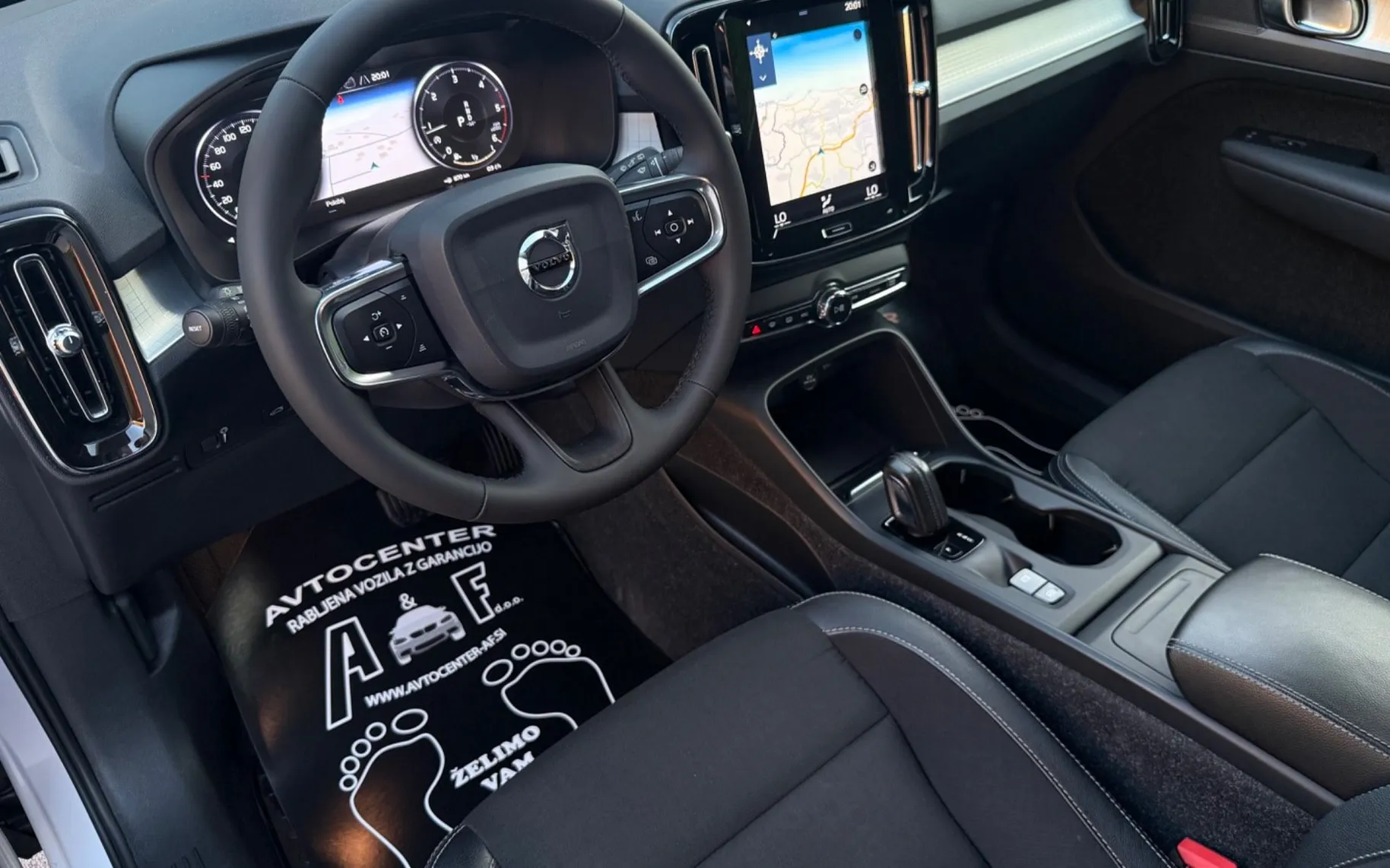 Notranja slika - Volvo XC40 - D3-AUT-145.000km-VIRTUAL-LIZING ZA TUJCE-FUL LED - 8