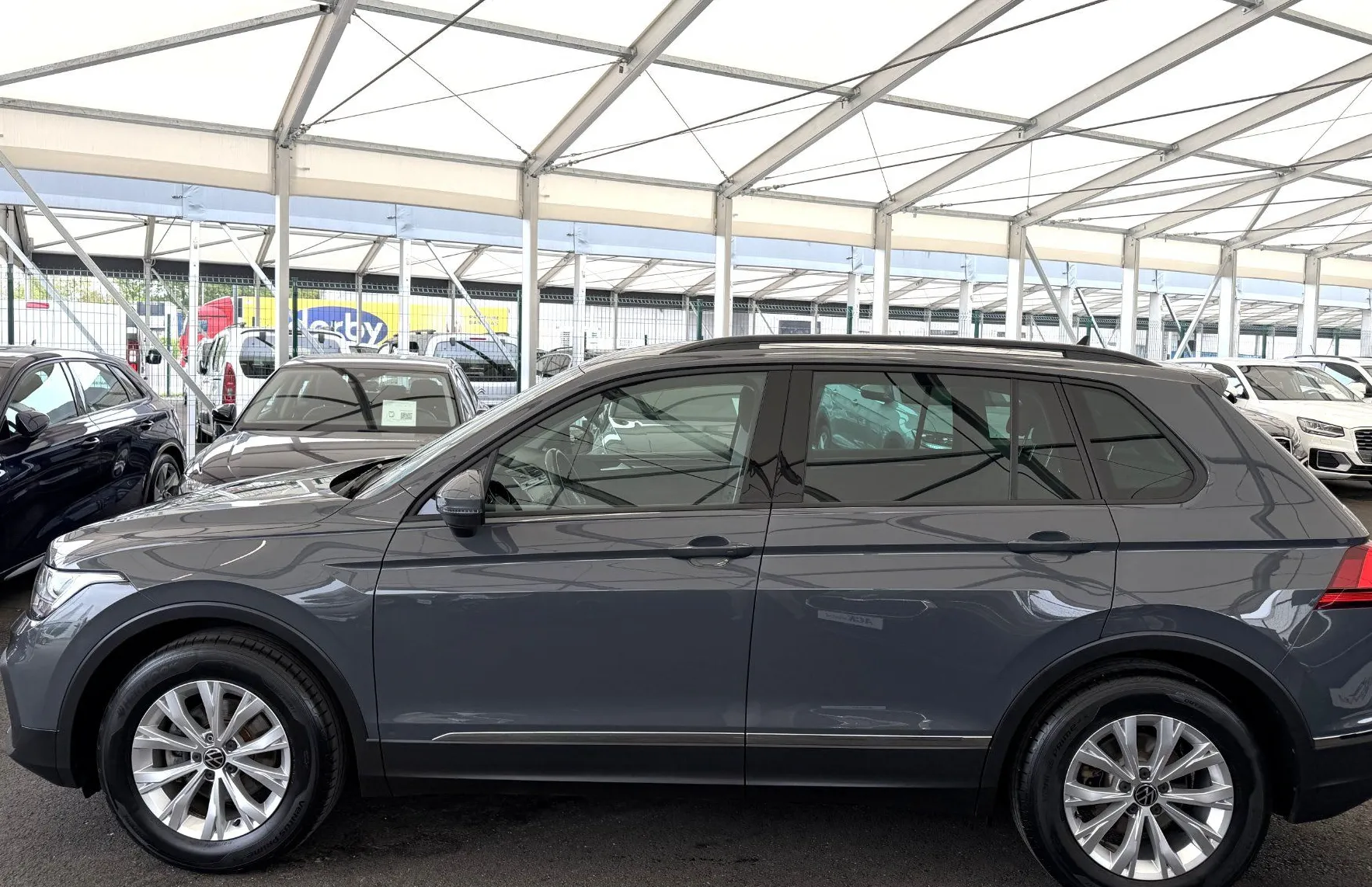 Zunanja slika - Volkswagen Tiguan - Life 2.0 TDI DSG - KAMERA - ACC - KEYLESS - LED - 3