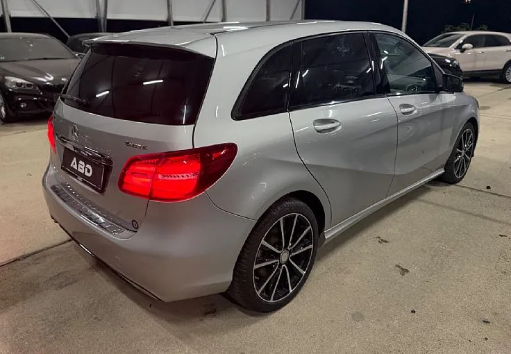 Zunanja slika - Mercedes-Benz B-Razred - B 200 d 4MATIC AMG AUT 1.LASTNIK LED KAMERA ACC - 4