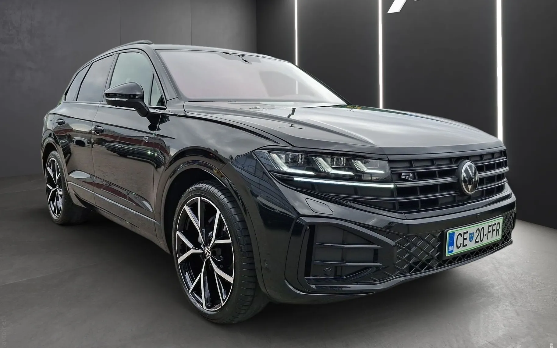Zunanja slika - Volkswagen Touareg - R-Line 3.0 V6 TDI 286KM Black Style - 2
