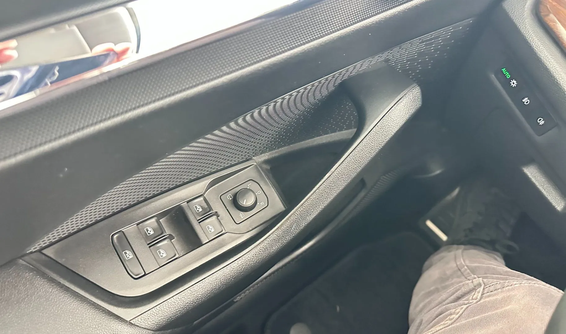 Zunanja slika - Škoda Octavia - Combi 4x4 2.0 TDI Scout DSG.NEMŠKI+4ALU.KAMERA.4X4 - 18