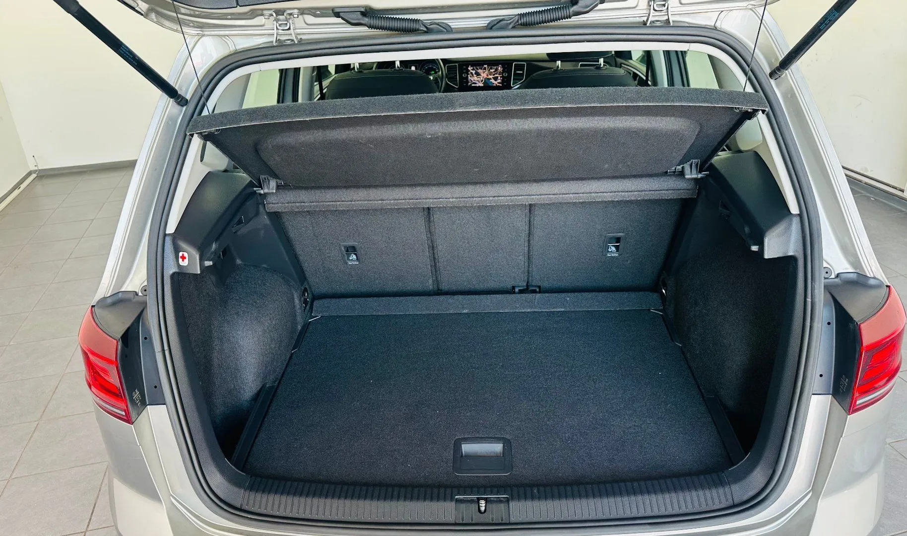 Zunanja slika - Volkswagen Golf - 2.0 TDI Highline DSG.LUKSENBURG.KAMERA.LED.110 KW - 3