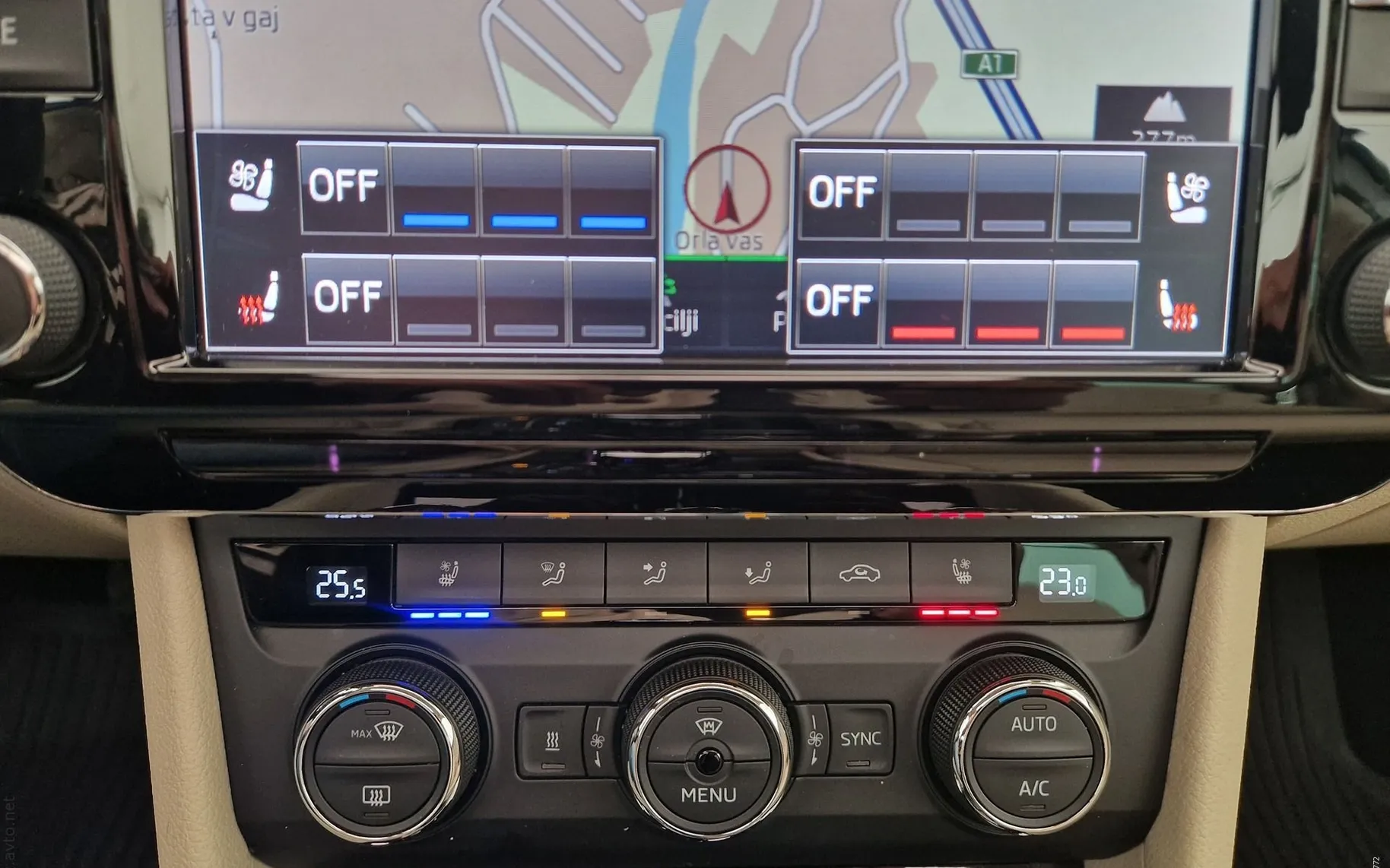 Notranja slika - Škoda Superb - 4x4-2.0 TDI-DSG-PANORAMA-360KAM.-USNJE-ACC-F1-18 - 7