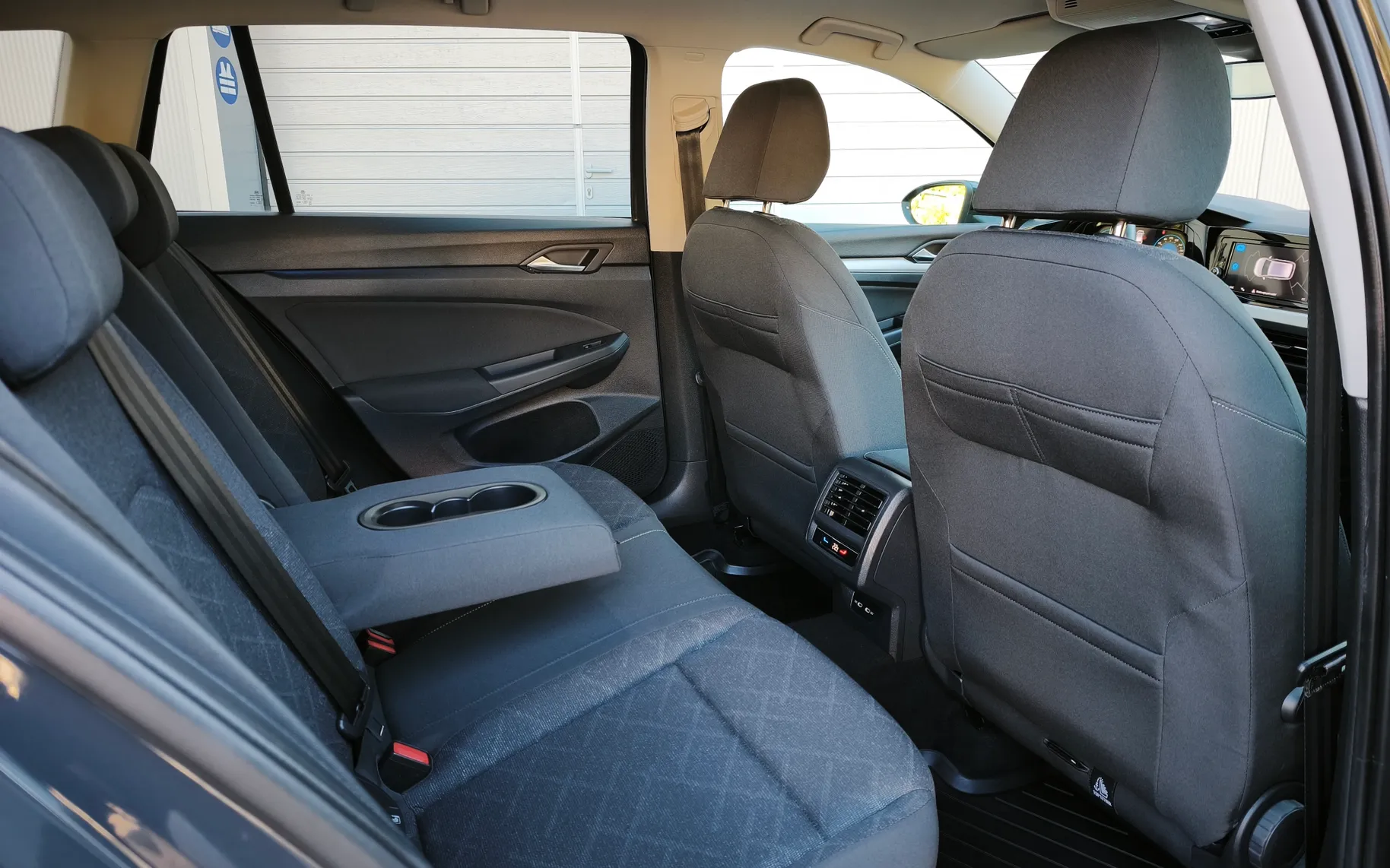 Zunanja slika - Volkswagen Golf - Volkswagen  Variant 2.0-TDI-1-LASTNIK-1-BARVA-SLO-POREKLO-LED - 13