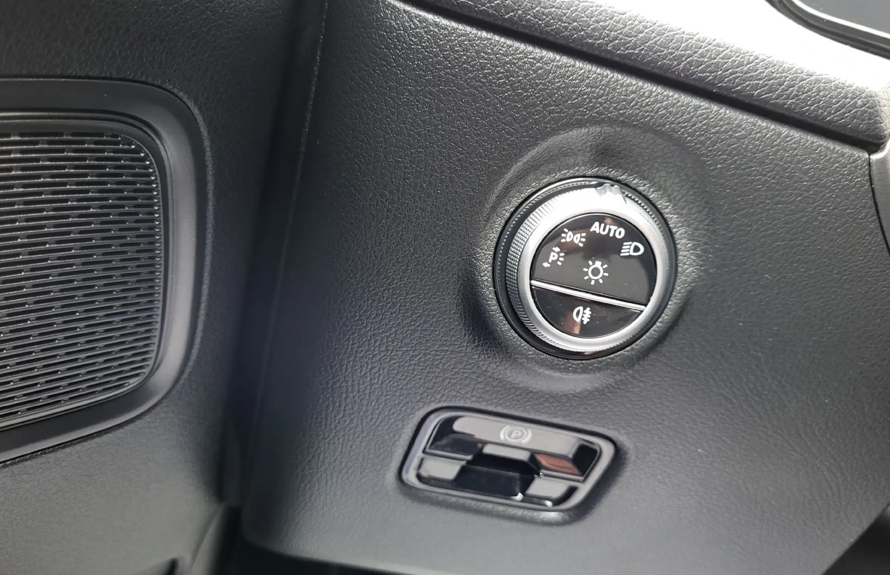 Zunanja slika - Mercedes-Benz C-Razred - C 200 d AT9 navi-led-alu-pdc-virtual-acc-kamera - 15
