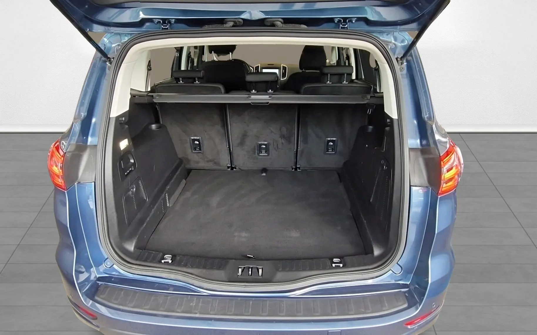 Zunanja slika - Ford S-MAX - 2.0 EcoBlue Titanium Aut.8-NAVI-DAB-KEYLESS-KAMERA - 10