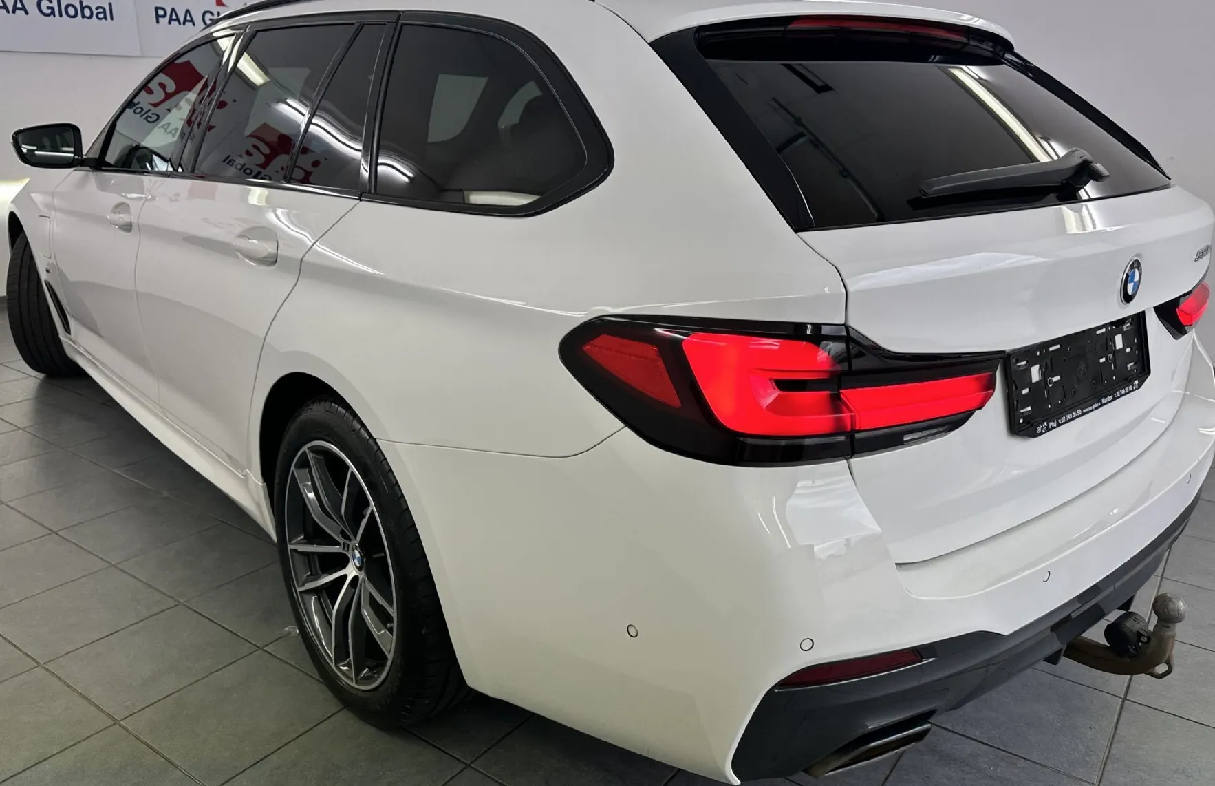 Zunanja slika - BMW Serija 5 - Touring: 530e  Avt.M Sport.4X4.NEMŠKI+4ALU.KAMERA.LED.AC - 19