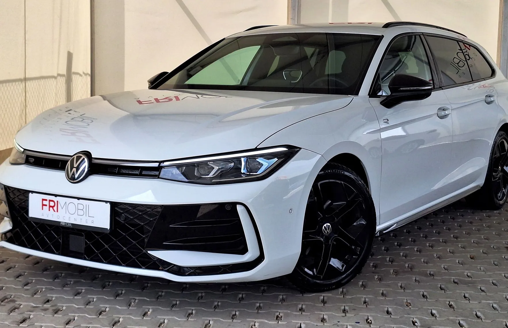Zunanja slika - Volkswagen Passat - Variant 2.0 TDI BMT R-Line DSG•IQ LED•ACC•AMBIENT•HEAD UP• - 1